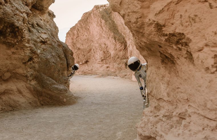 mysterious holes on Mars